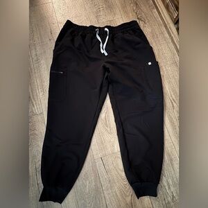 Women’s FIGS Scrubs, Black Uman Relaxed - Jogger Scrub Pants